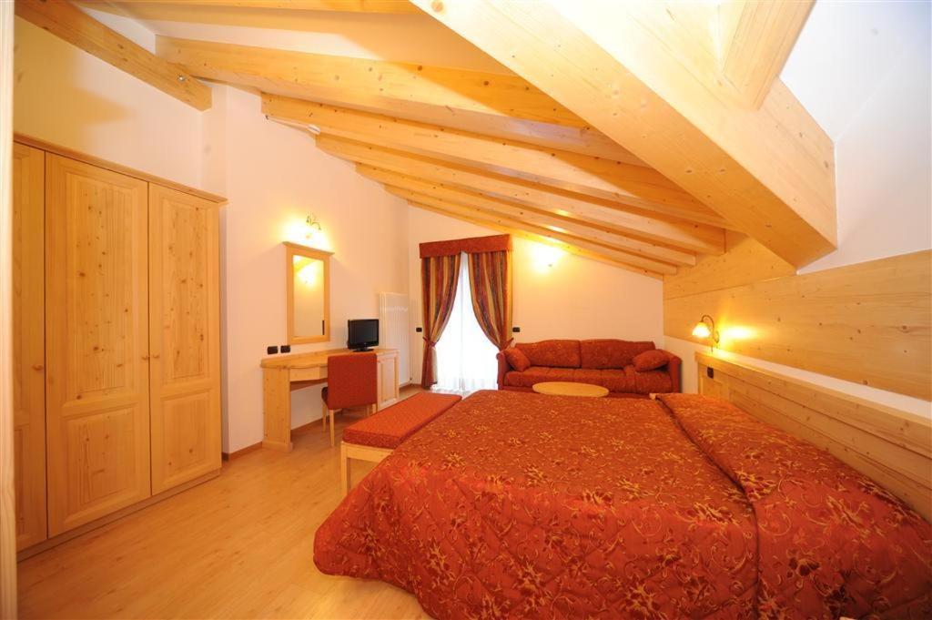 Hotel Canada Pinzolo Rum bild