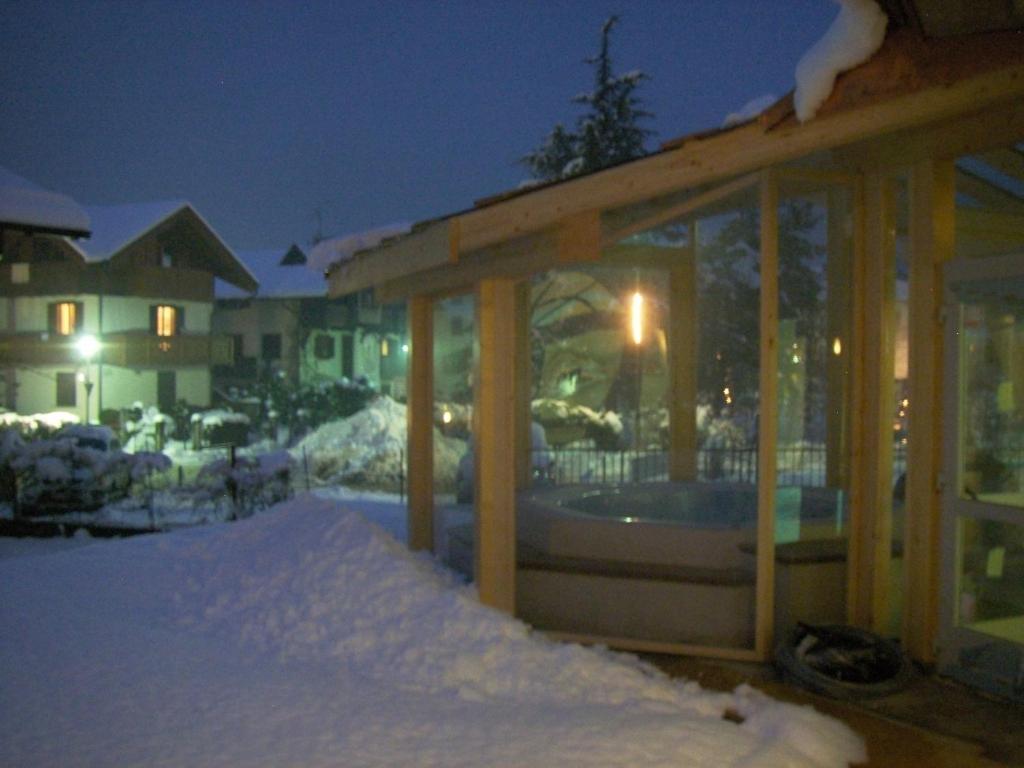 Hotel Canada Pinzolo Exteriör bild