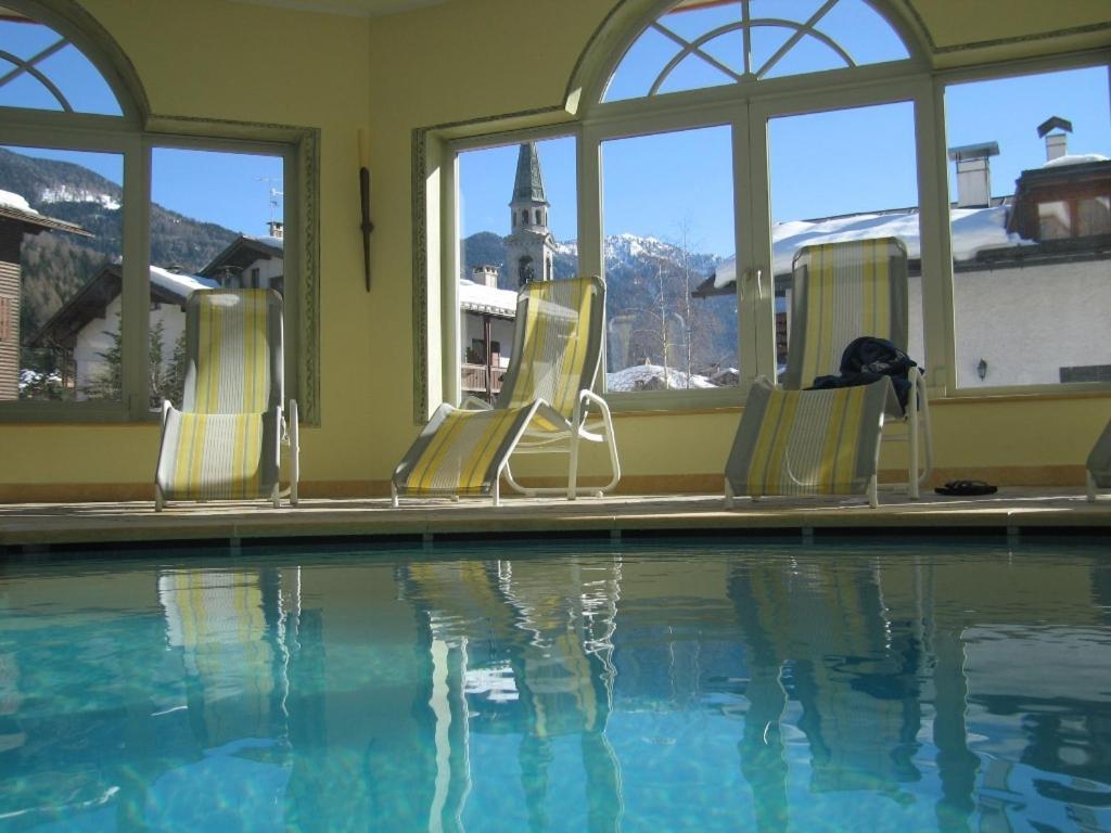 Hotel Canada Pinzolo Exteriör bild